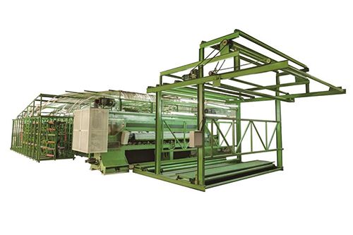 Тафтинговая машина для производства искусственного газона